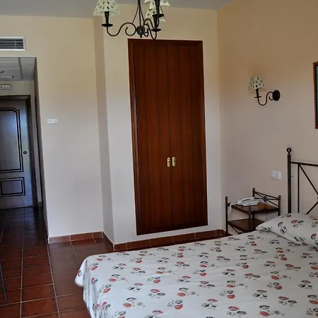 Alonso De Monroy Hotell 3*
